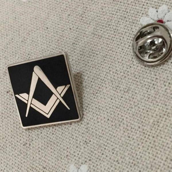 Master Mason Blue Lodge Lapel Pin - Square & Compass - Bricks Masons