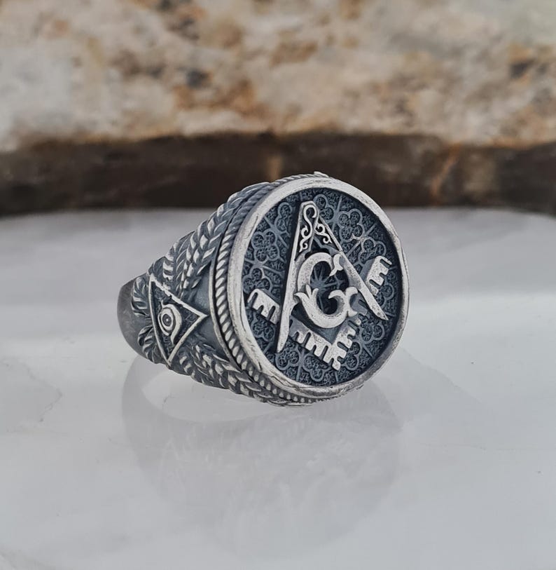 Master Mason Blue Lodge Ring - Square and Compass - Bricks Masons