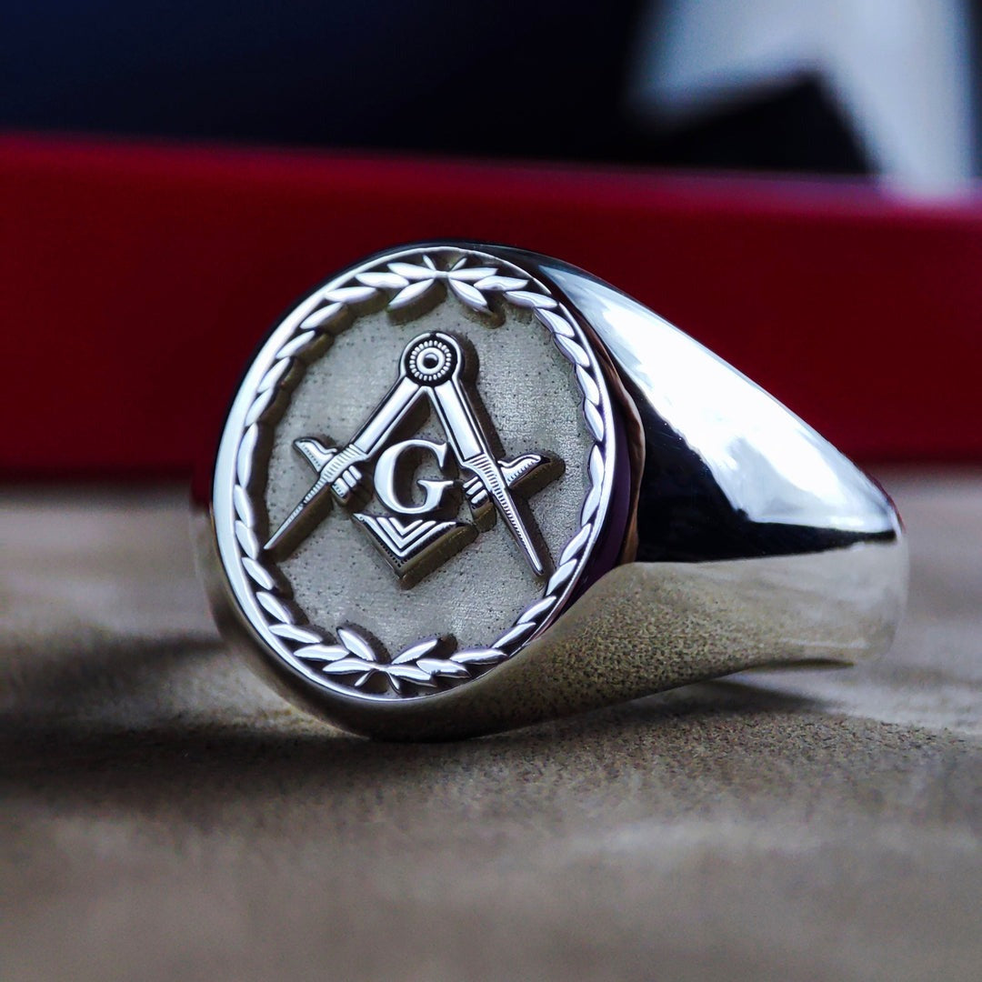 Master Mason Blue Lodge Ring - Leaf Pattern Engraved Signet With S&C G - Bricks Masons